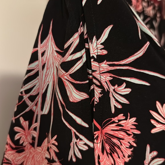 Black Floral Print Hi-Lo Skirt - Picture 4 of 10